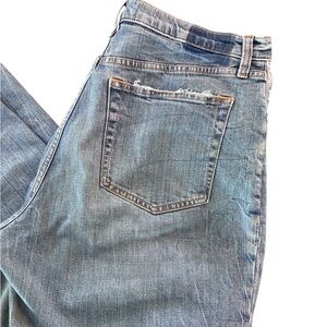 Abercrombie & Fitch Ultra High Rise Distressed Ankle Straight Jeans 32